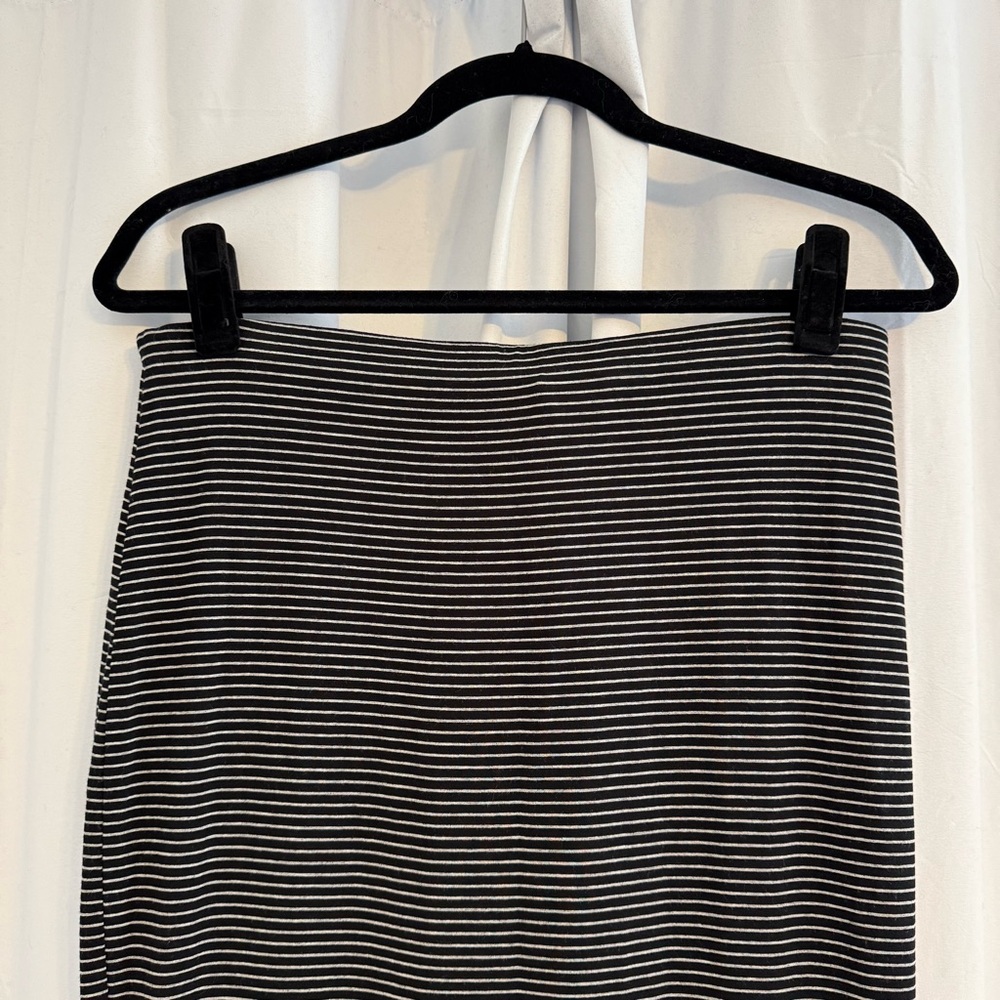 Vince Camuto NWT Black White Striped Midi Skirt Raw Hem Women’s Small - Picture 6 of 9